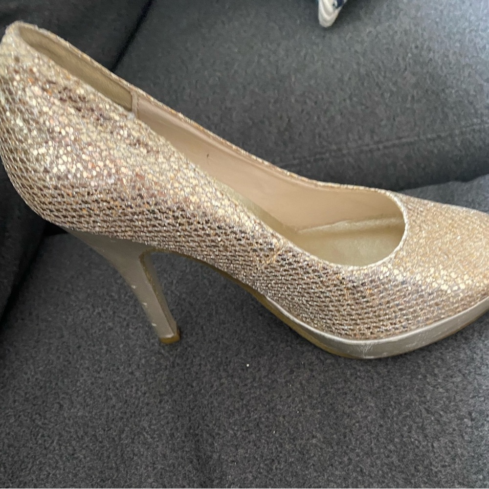 Women’s Gold Sparkle Pump size 5.5 by Touch Ups. - Picture 5 of 14
